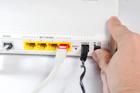La imagen tiene un atributo ALT vacío; su nombre de archivo es router-boton-apagado-2598313.webp
