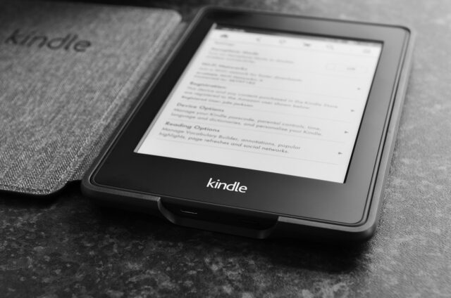 Kindle vs. iPad-Kindle